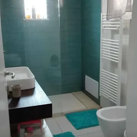 Vale's Garden Flat Apartment