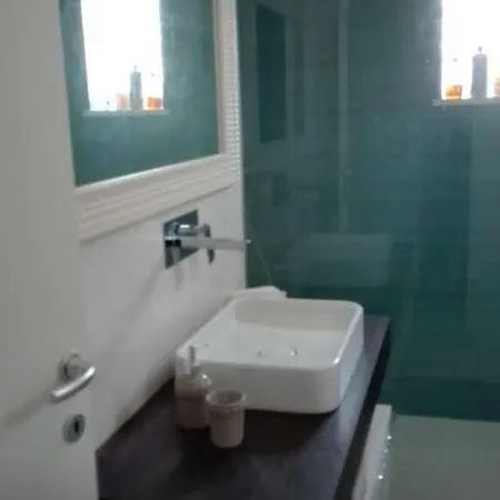 Vale's Garden Flat Apartment *